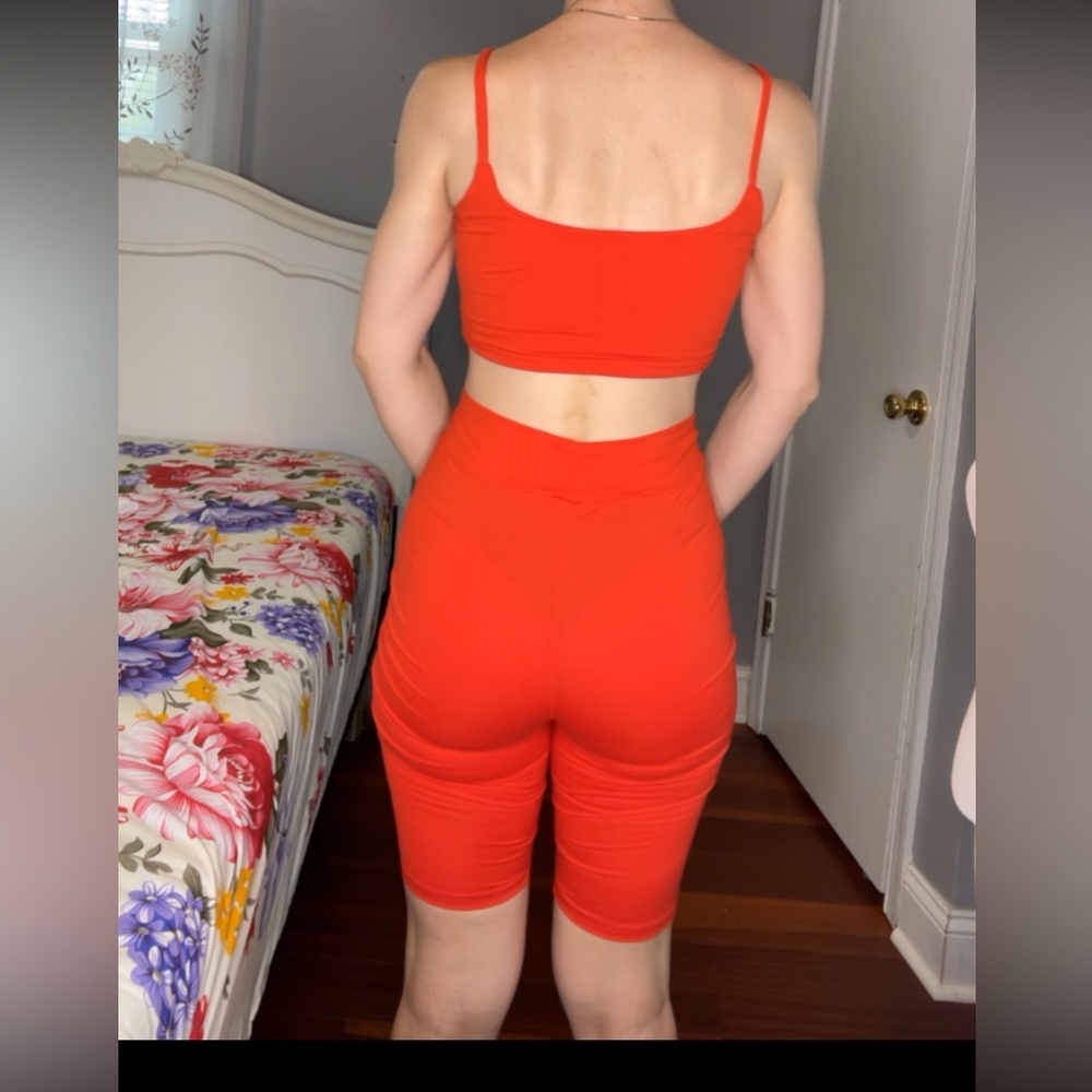 Red two piece set - Picture 6 of 6